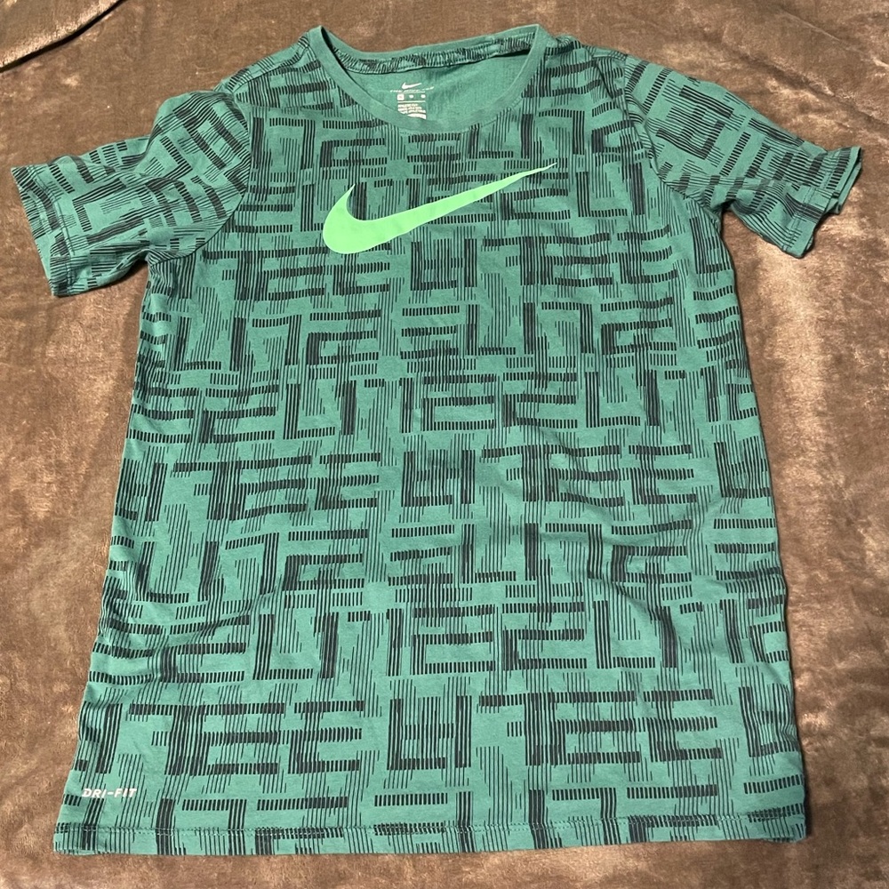Boy’s green Nike t shirt, size XL
